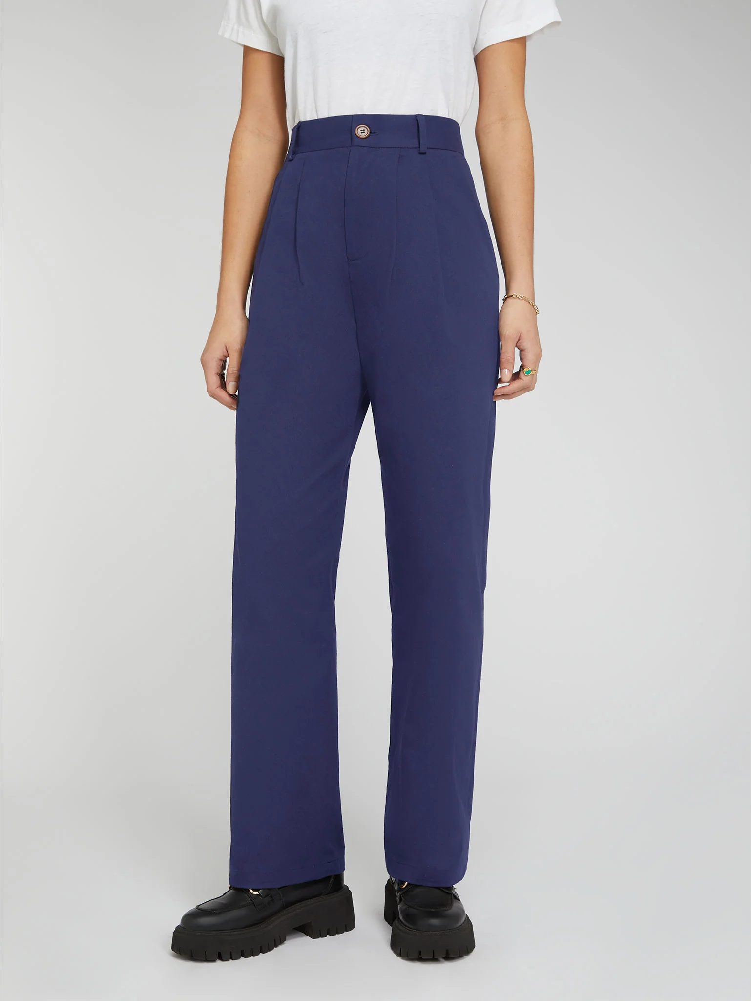 Cinnamon Relaxed Trousers in Navy - Image 2