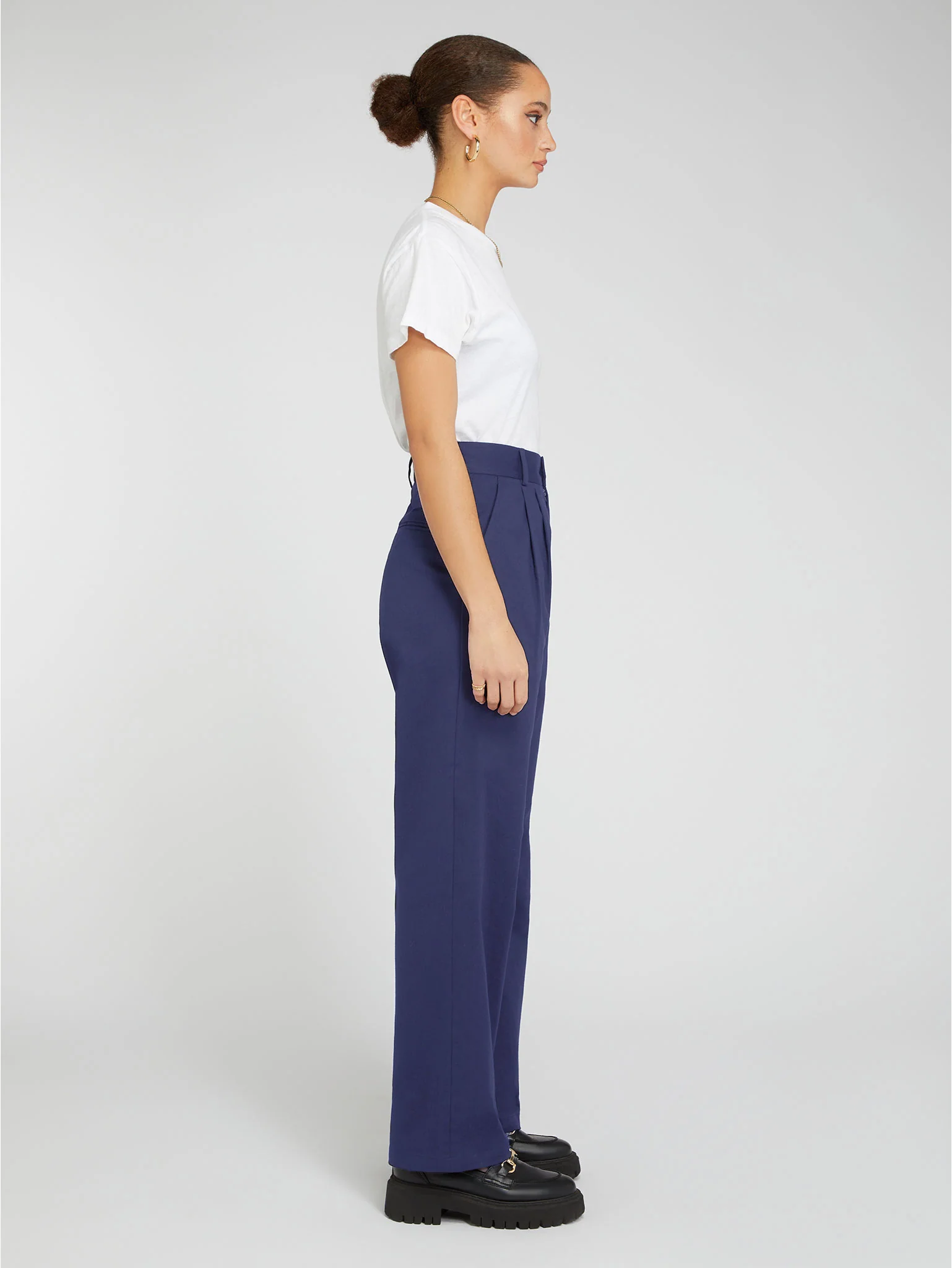 Cinnamon Relaxed Trousers in Navy - Image 4