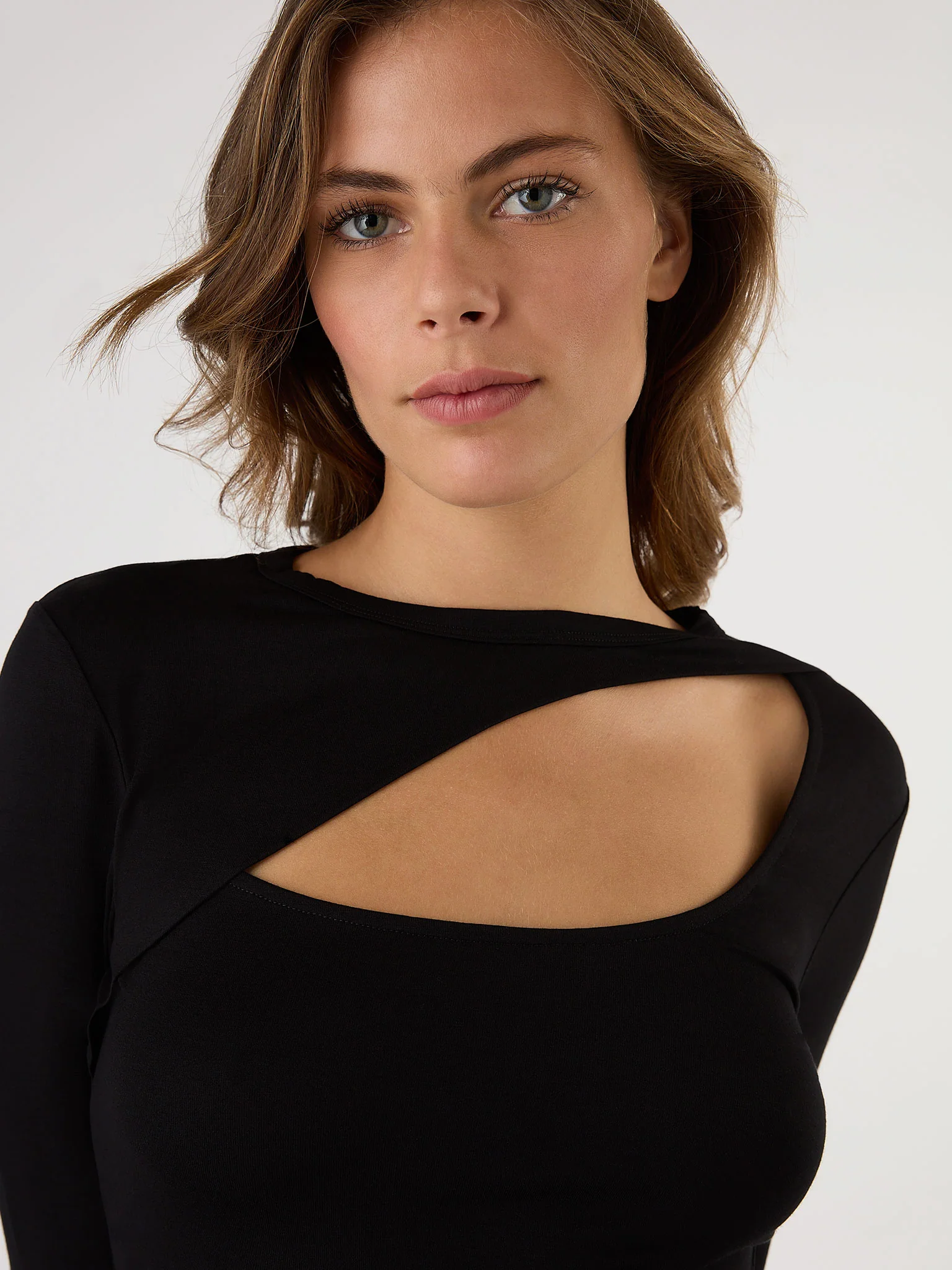 Deryn Cut Out Jersey Top in Black - Image 4