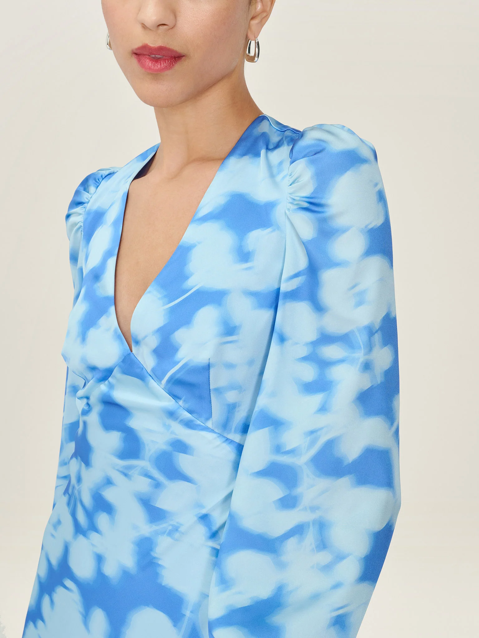 Francoise Dress in Blue Blurred Floral - Image 4