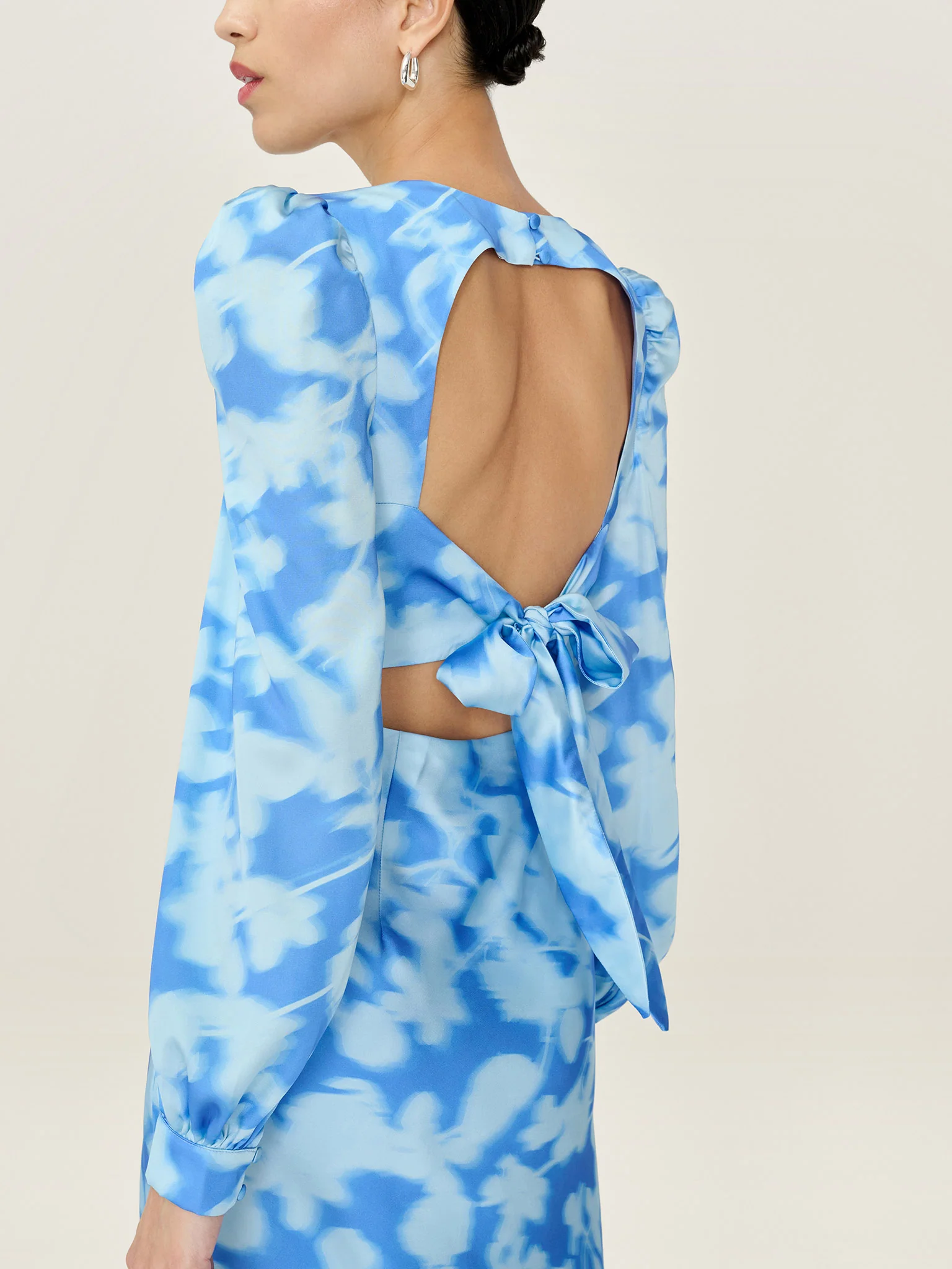 Francoise Dress in Blue Blurred Floral - Image 5