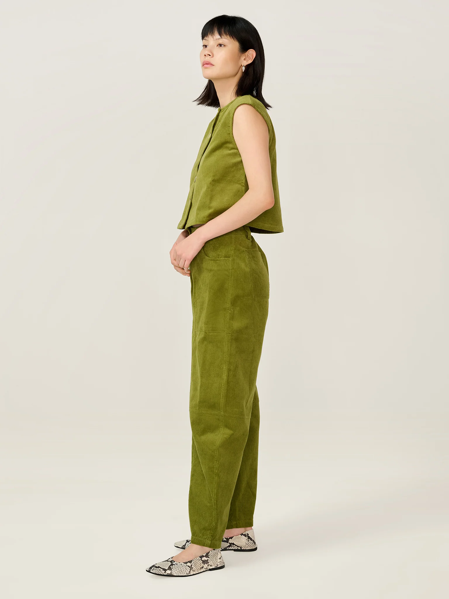 Kai Cord Trouser in Moss Green - Image 2