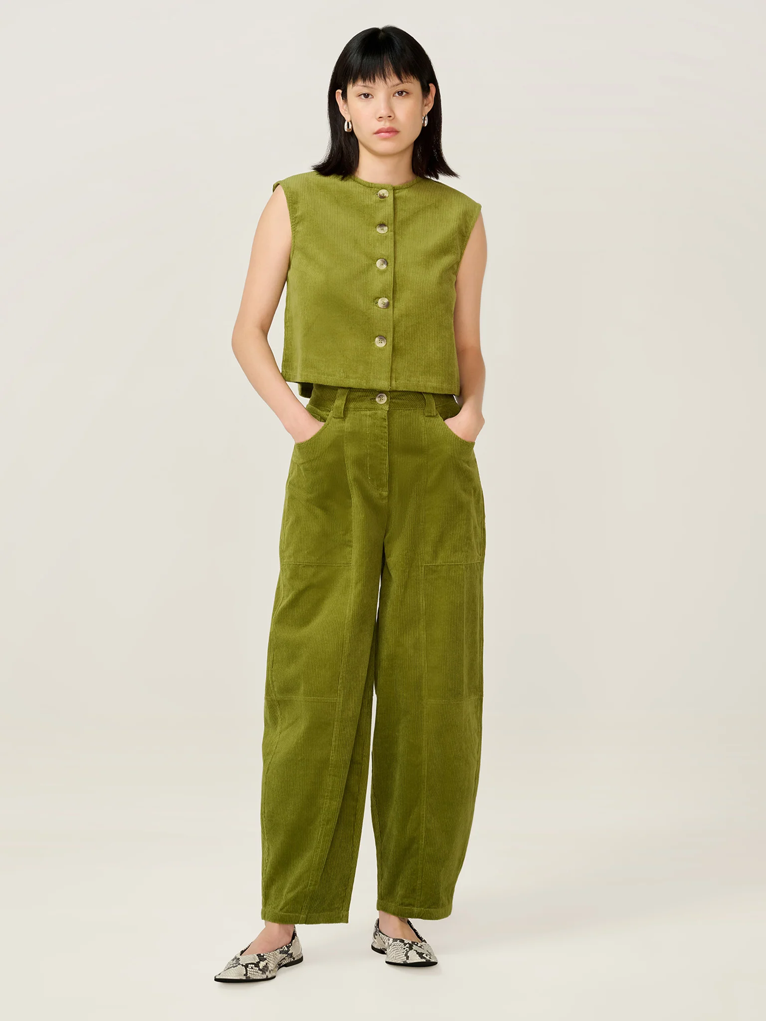 Kai Cord Trouser in Moss Green - Image 3