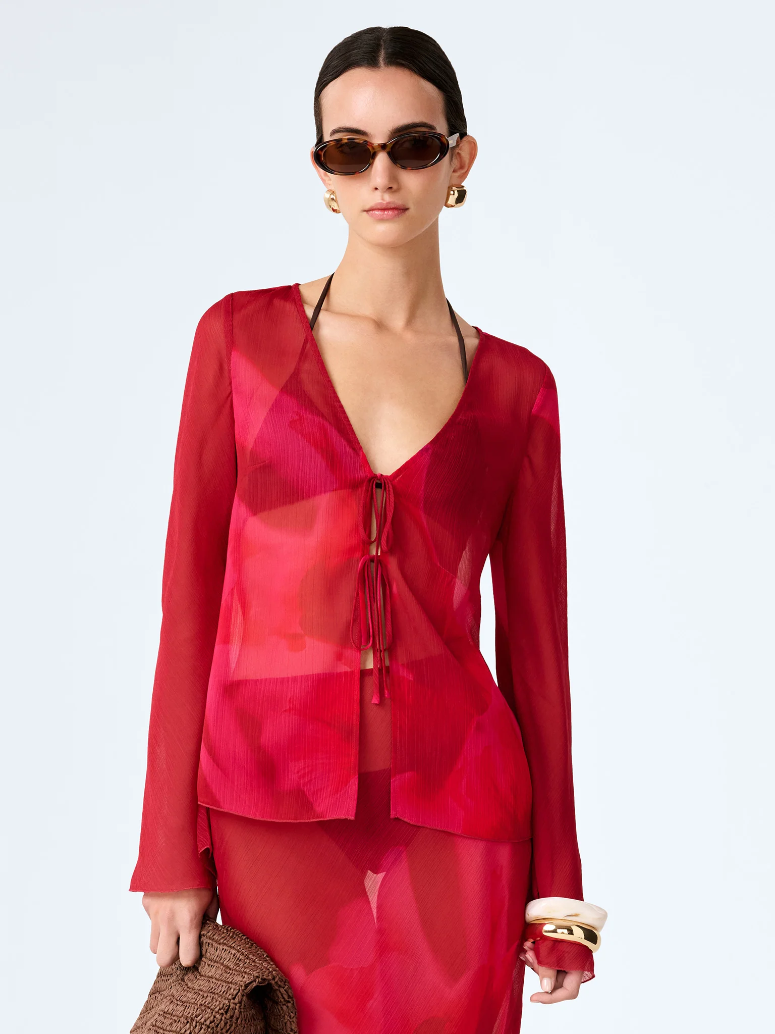 Apparel & Accessories > Clothing > Tops
