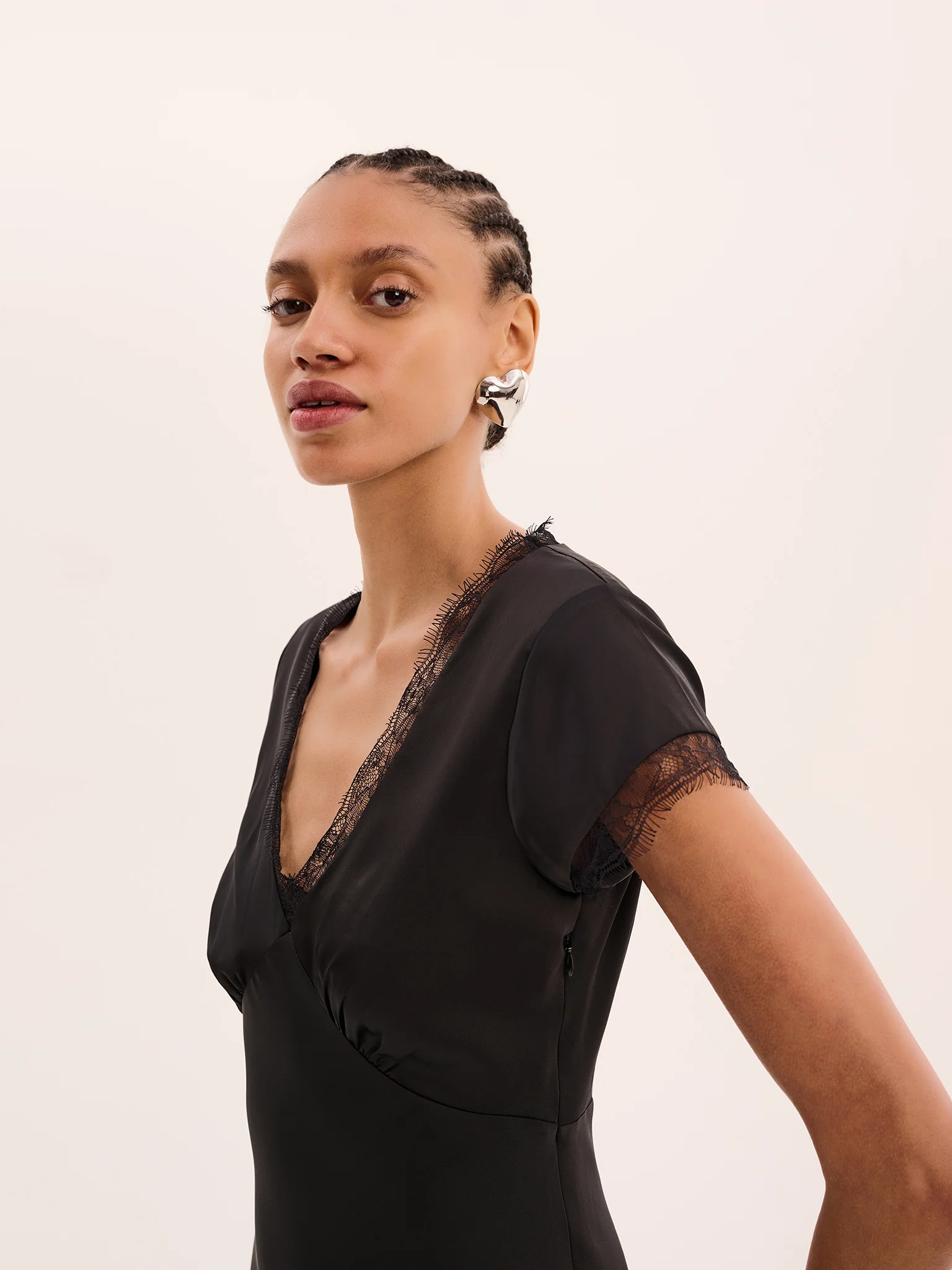 Woolf Dress in Black - Image 4