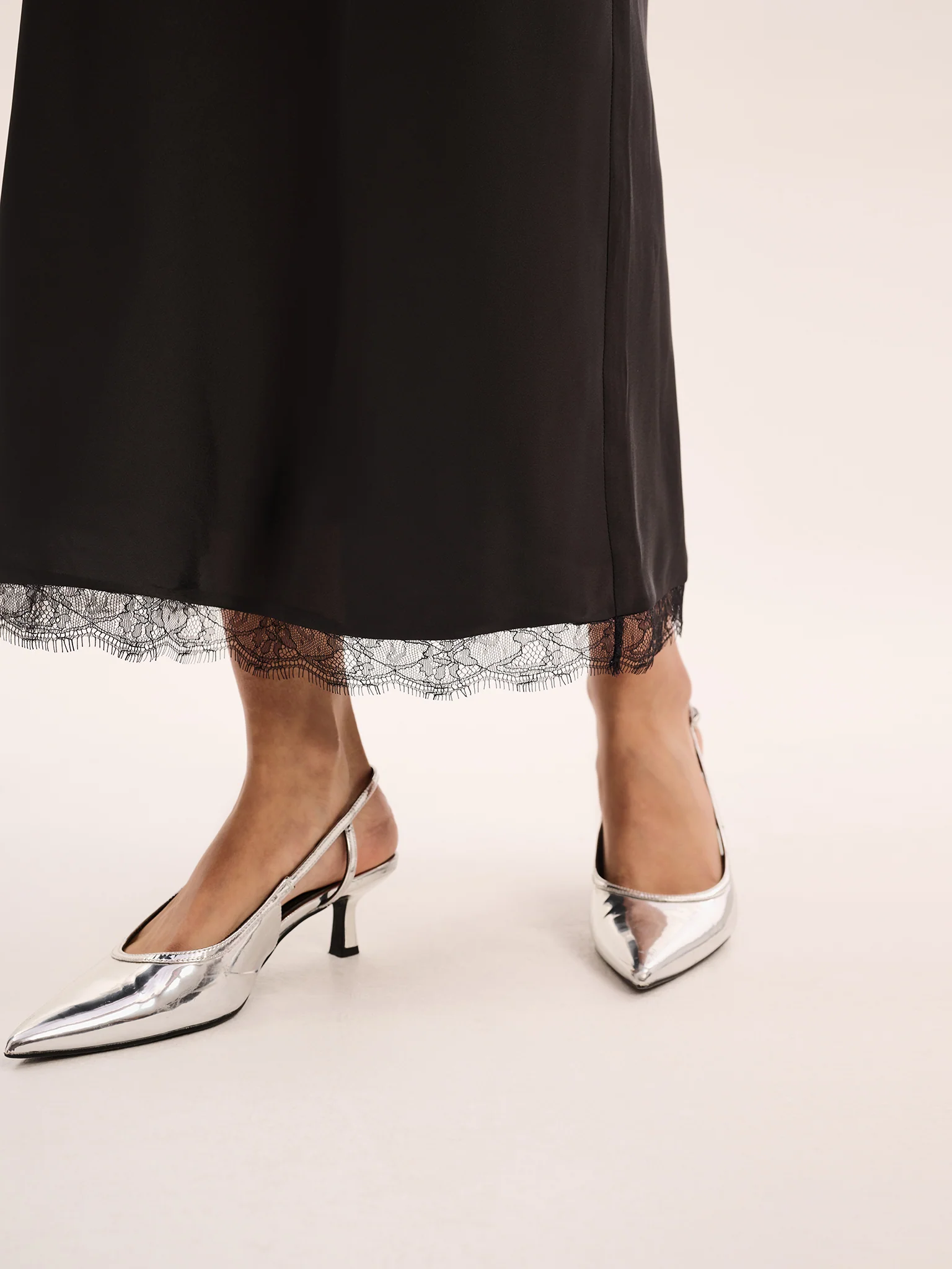 Woolf Dress in Black - Image 5